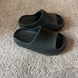 yeezy slides